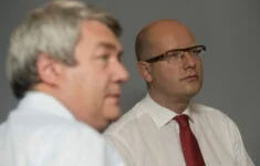 Předseda KSČM Vojtěch Filip (vlevo) a předseda ČSSD Bohuslav Sobotka 