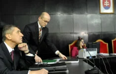 Andrej Babiš u Krajského soudu Bratislava I, kde 30. ledna 2014 probíhalo soudní líčení ve věci jeho evidence ve svazcích StB