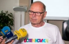 Ministr financí Ivan Pilný propaguje loterii Účtenkovka.