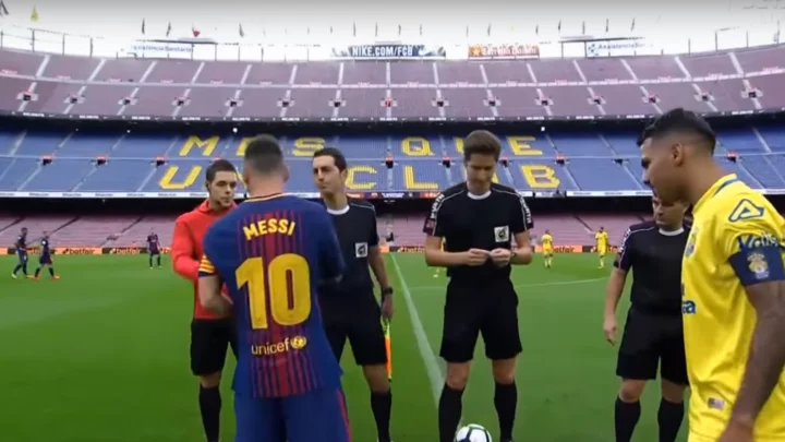 Stadion FC Barcelona Camp Nou zel prázdnotou