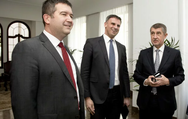 Hlavní vyjednávači ČSSD Jan Hamáček a Jiří Zimola a premiér v demisi Andrej Babiš 