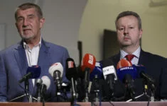 Premiér Andrej Babiš a jeho ministr životního prostředí Richard Brabec (oba ANO) 