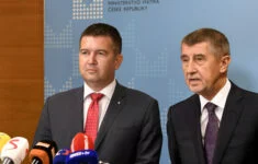 Ministr vnitra Jan Hamáček a premiér Andrej Babiš