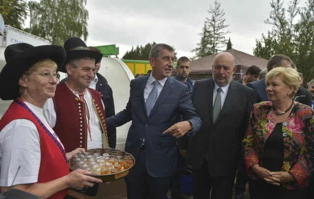 Premiér Andrej Babiš a ministr zemědělství Miroslav Toman na agrosalonu Země živitelka v Českých Budějovicích.
