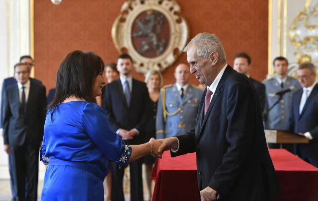Prezident Miloš Zeman při jmenování Aleny Schillerové ministryní financí 