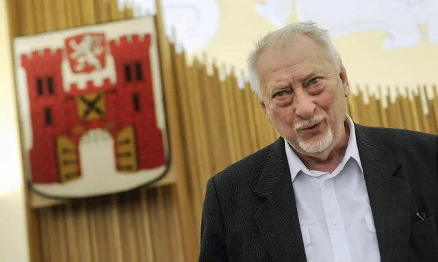 Ve věku 86 zemřel 10. listopadu 2018 večer novinář a publicista Jan Petránek, dlouholetý redaktor Československého rozhlasu. 