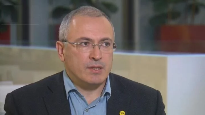 Poškozený vlastník ropné společnosti Jukos Michail Chodorkovskij strávil po politicky motivovaném procesu 10 let ve vězení na Sibiři.