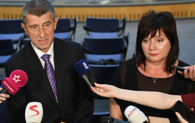 Prezidentský kandidát Andrej Babiš, vůdce hnutí ANO, a jeho poslankyně Alena Schillerová