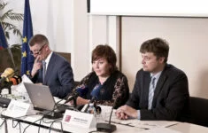 Premiér Andrej Babiš, ministryně financí Alena Schillerová a bývalý ředitel Finanční správy Martin Janeček 