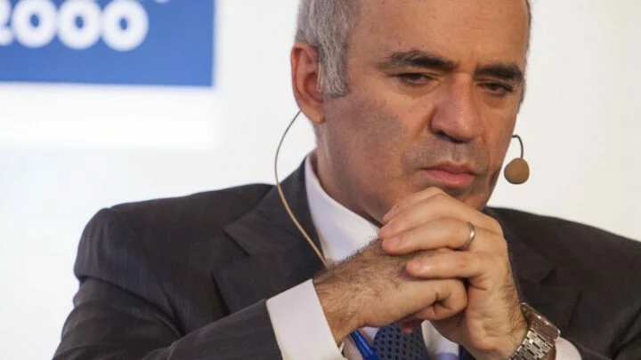 Garri Kasparov na mezinárodní konferenci Forum 2000