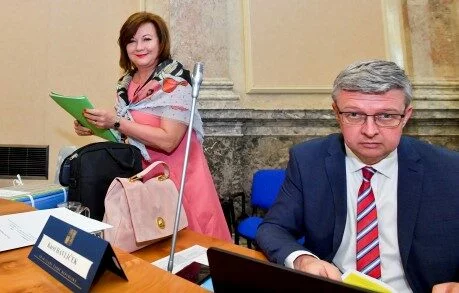 Ministryně financí Alena Schillerová a ministr průmyslu a obchodu Karel Havlíček (oba ANO)