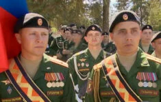 Podle centra Mírotvorce je Alexandr Glazyrin (napravo) ruským válečným zločincem