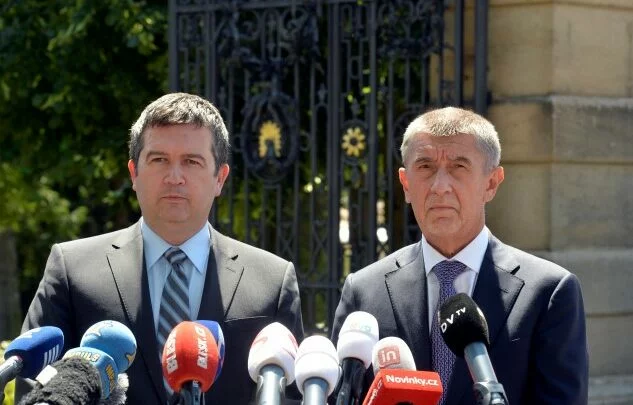 Vicepremiér Jan Hamáček (ČSSD) a premiér Andrej Babiš (ANO) 