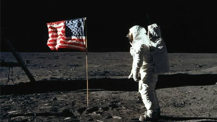 Apollo 11 splnilo úkol.