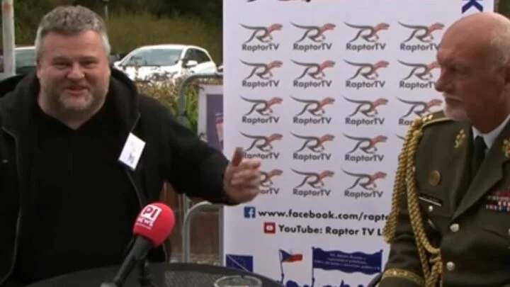 Hynek Blaško a Žarko Jovanovič během rozhovoru pro dezinformační kanál TV Raptor