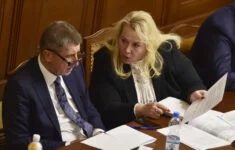 Premiér Andrej Babiš a ministryně pro místní rozvoj Klára Dostálová (oba ANO)
