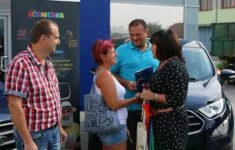 Ministryně financí Alena Schillerová (ANO) předává ceny ve státní loterii Účtenkovka