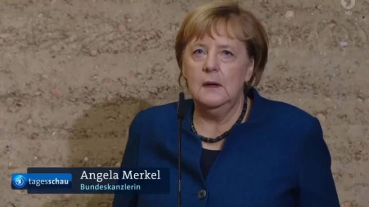 Angela Merkelová pronesla projev v Kapli smíření, stojící v místě někdejšího "pásma smrti" mezi dvěma řadami berlínské zdi