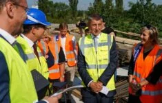 Premiér Andrej Babiš na stavbě mostu Doubí v Karlových Varech