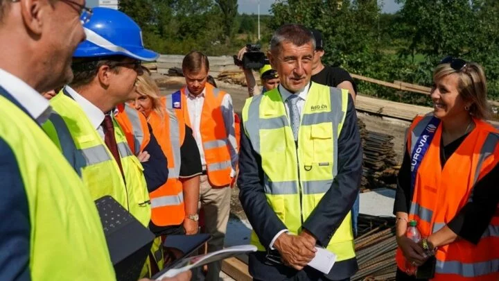 Premiér Andrej Babiš na stavbě mostu Doubí v Karlových Varech