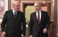 Vladimir Putin s premiérem Michailem Mišustinem.