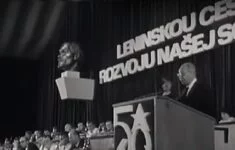 Gustáv Husák řeční v roce 1971. Komunistická moc je zase po invazi v plné síle.