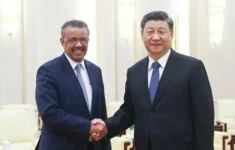 Generální ředitel WHO Tedros Adhanom Ghebreyesus  a čínský prezident Si Ťin-pching koncem ledna v Pekingu