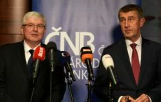 Guvernér České národní banky (ČNB) Jiří Rusnok a premiér Andrej Babiš 