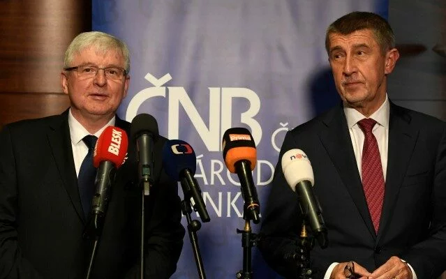 Guvernér České národní banky (ČNB) Jiří Rusnok a premiér Andrej Babiš 