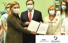 Předání daru 8,5 milionu korun firmy Riway pražské nemocnici Na Bulovce