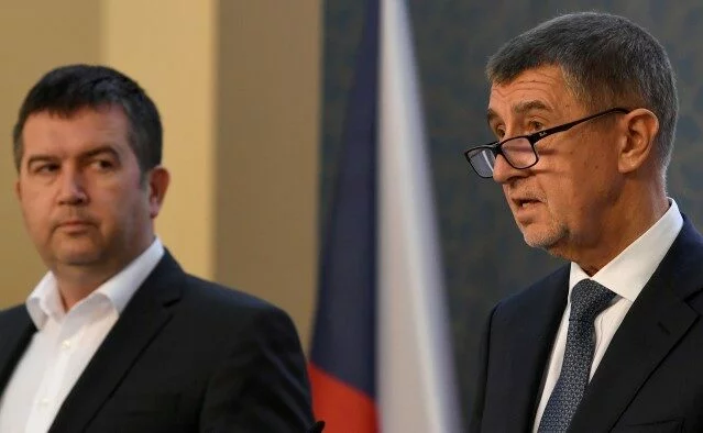 Vicepremiér a ministr vnitra Jan Hamáček (ČSSD) a premiér Andrej Babiš (ANO) 

