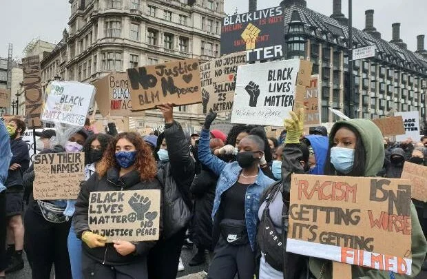 Protesty v Londýně