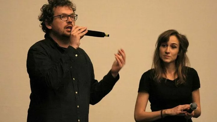 Režisér Vít Klusák prezentuje svoji práci.