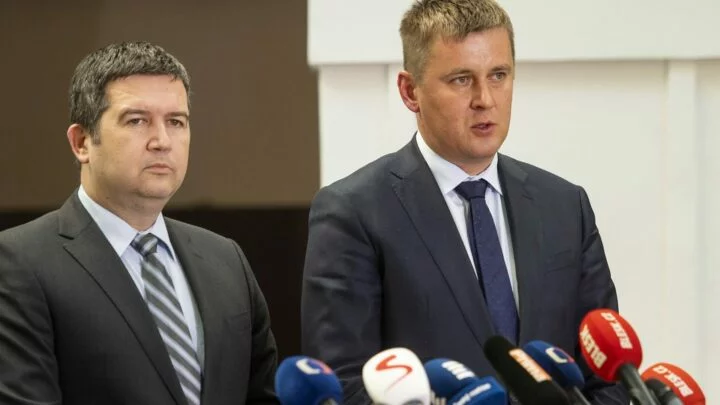 Ministr vnitra Jan Hamáček a ministr zahraničních věcí Tomáš Petříček (oba ČSSD)