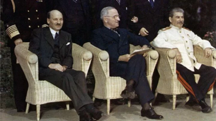 Attlee, Truman a Stalin během postupimské konference 