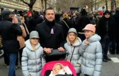 Místopředseda pražské ODS Filip Humplík se svými dětmi na Albertově
