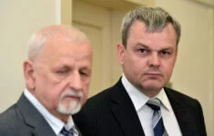 Bývalý ředitel odboru ministerstva pro místní rozvoj Vladislav Koval (vpravo)