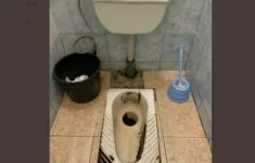 Záchod v omské nemocnici 