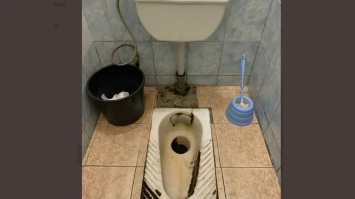 Záchod v omské nemocnici 
