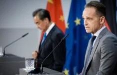 Německý ministr zahraničí Heiko Maas a jeho čínský protějšek Wang I