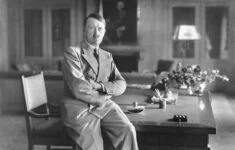Německý říšský kancléř Adolf Hitler – hlavní protagonista genocidního nacionálního socialismu