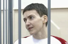 Ukrajinská pilotka Nadija Savčenková vězněná v Rusku