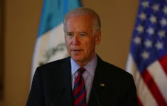 Demokratický kandidát Joe Biden byl v letech 2009–2017 viceprezidentem USA.