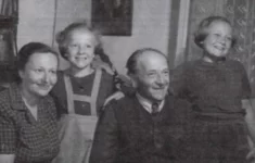 František Schnurmacher se ženou Vally a dcerami Helenou (vpravo) a Hanou 