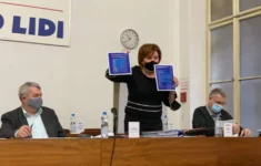 Alena Schillerová na zasedání KSČM hájila návrh státního rozpočtu