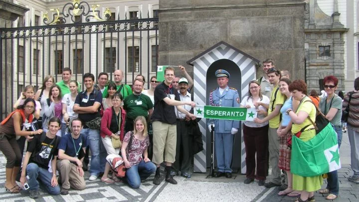 Esperantská mládež před Pražským hradem (2009)