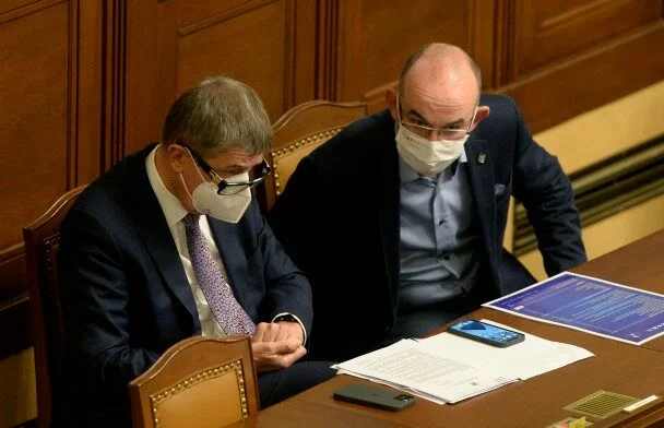 Premiér Andrej Babiš a ministr zdravotnictví Jan Blatný (oba ANO)