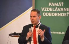 Docent sociální a politické psychologie Péter Krekó z ELTE University v Budapešti 