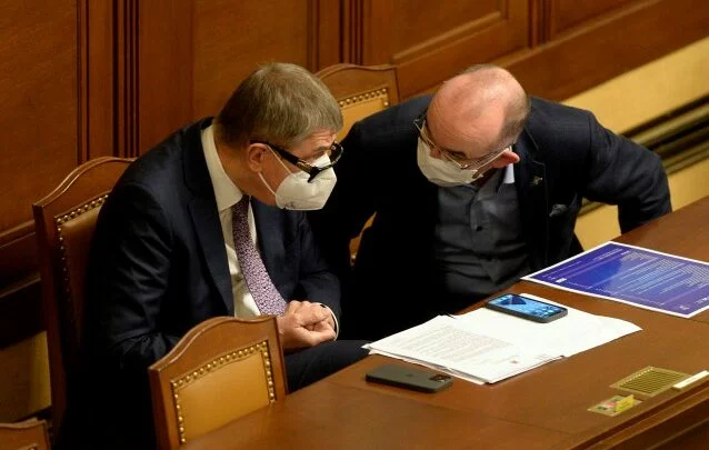 Premiér Andrej Babiš a ministr zdravotnictví Jan Blatný (oba za ANO)