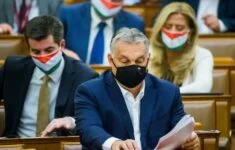 Je „konzervativec“ Viktor Orbán jen obratný populista?